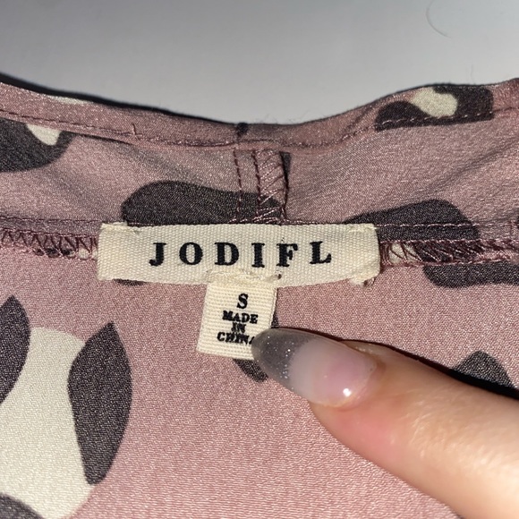 Jodifl Womens Pink Leopard Print V-Neck Blouse - Picture 3 of 3